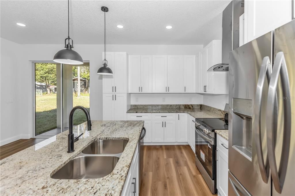 На продажу: $335,000 (3 спален, 2 ванн, 1547 Квадратных фут)