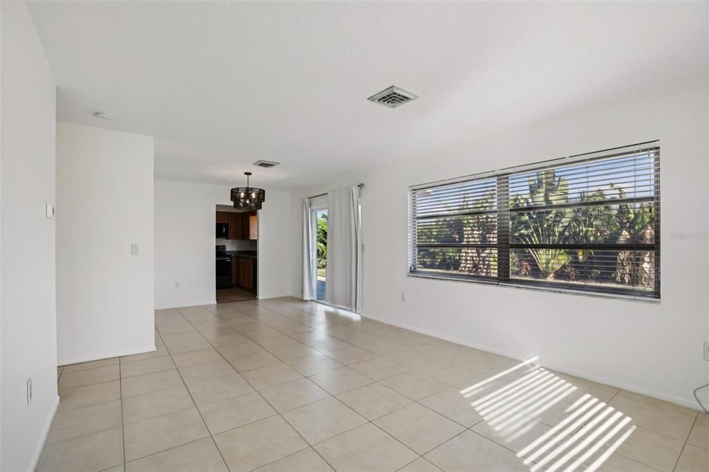 En Venta: $295,000 (3 camas, 2 baños, 1125 Pies cuadrados)