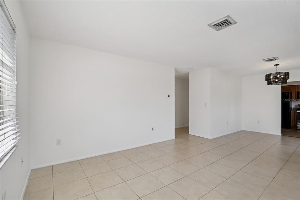 En Venta: $295,000 (3 camas, 2 baños, 1125 Pies cuadrados)