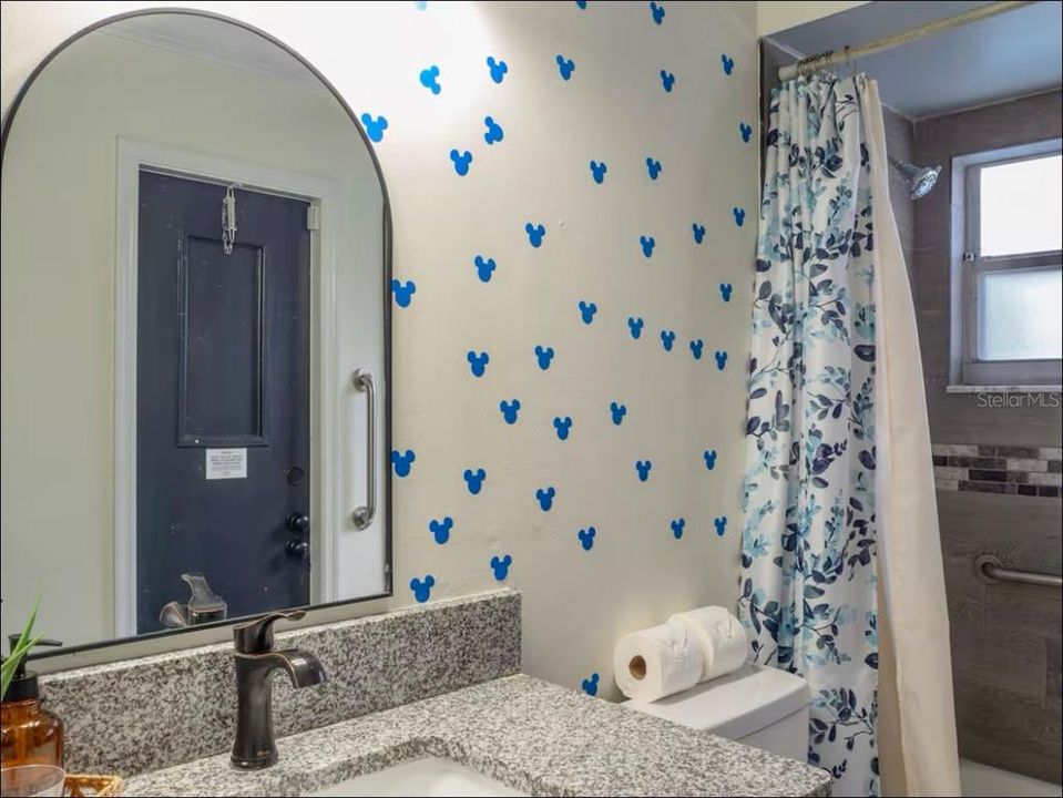 For Rent: $2,850 (4 beds, 2 baths, 2037 Square Feet)