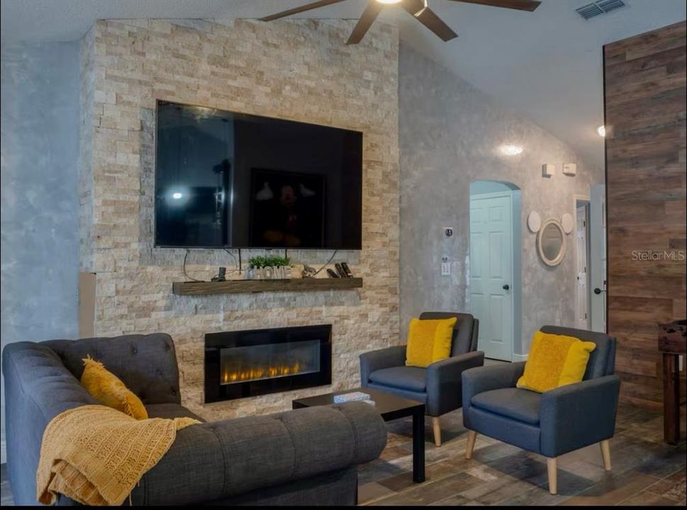 For Rent: $2,850 (4 beds, 2 baths, 2037 Square Feet)