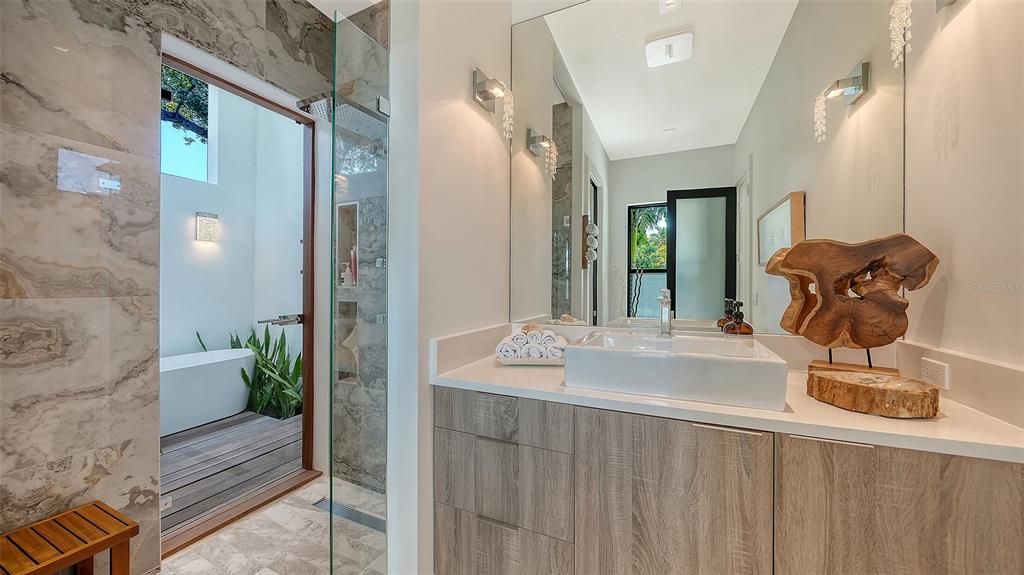 En Venta: $4,895,000 (4 camas, 4 baños, 4217 Pies cuadrados)