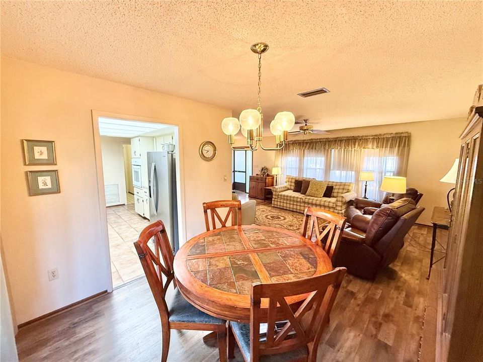 На продажу: $249,900 (2 спален, 2 ванн, 1483 Квадратных фут)