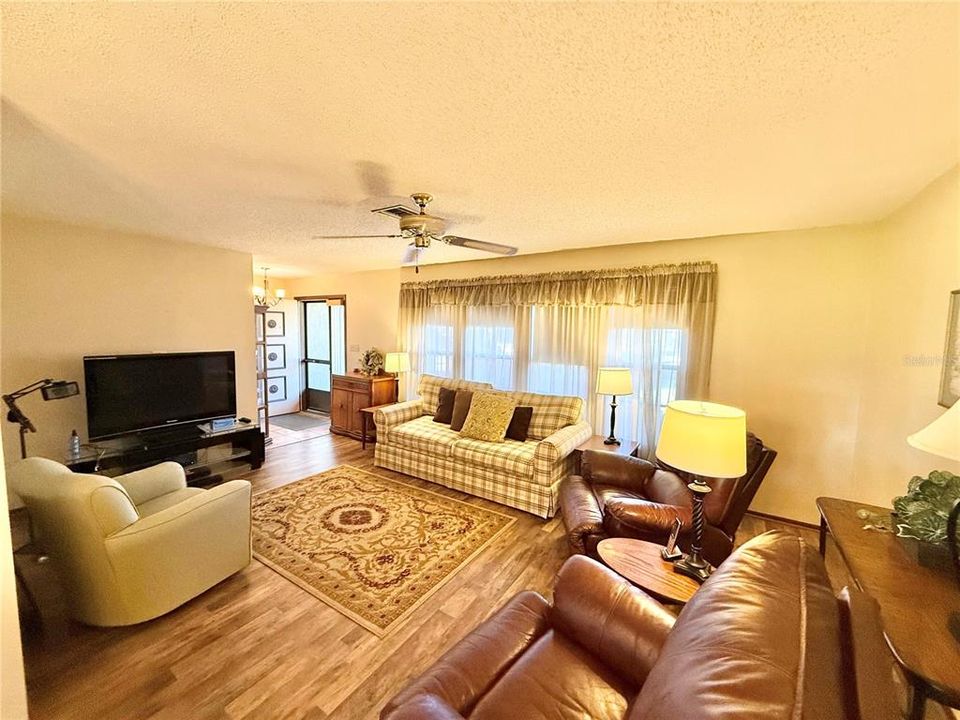 На продажу: $249,900 (2 спален, 2 ванн, 1483 Квадратных фут)