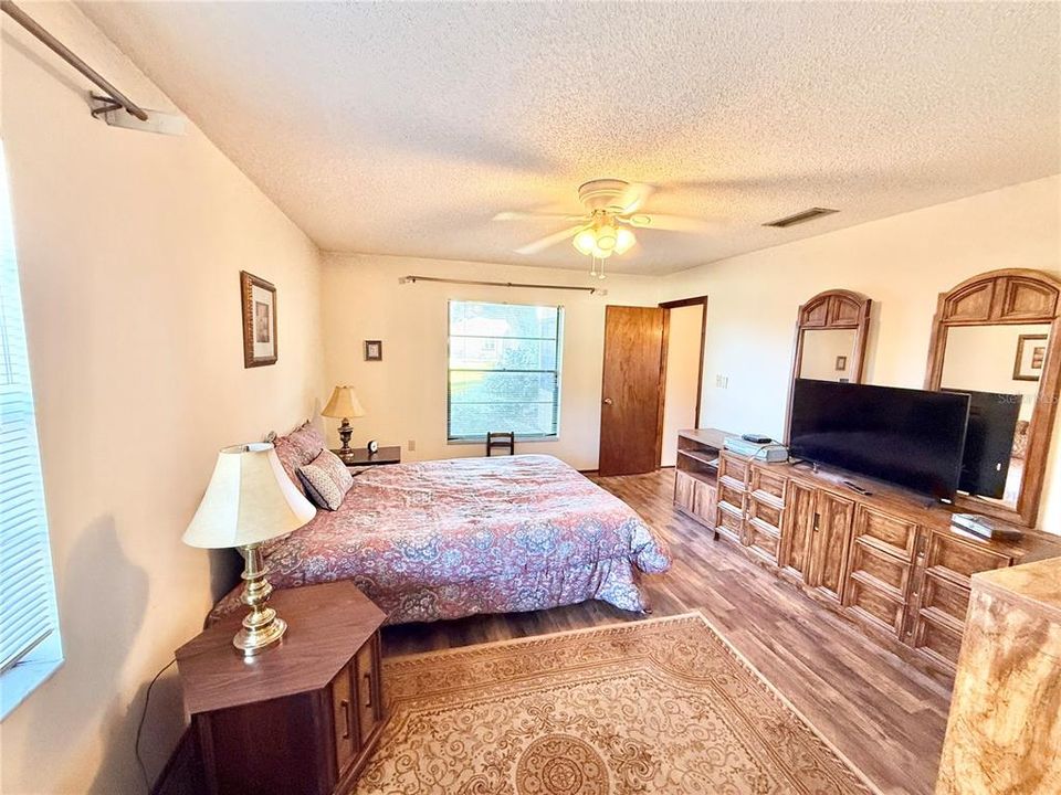 На продажу: $249,900 (2 спален, 2 ванн, 1483 Квадратных фут)