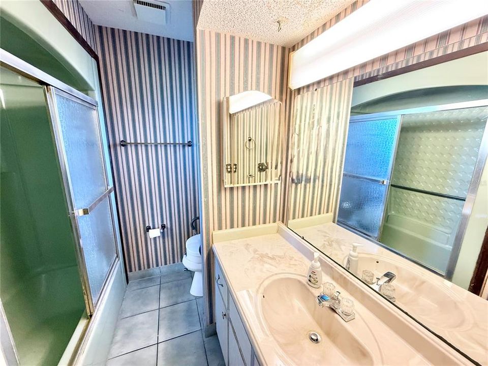 На продажу: $249,900 (2 спален, 2 ванн, 1483 Квадратных фут)