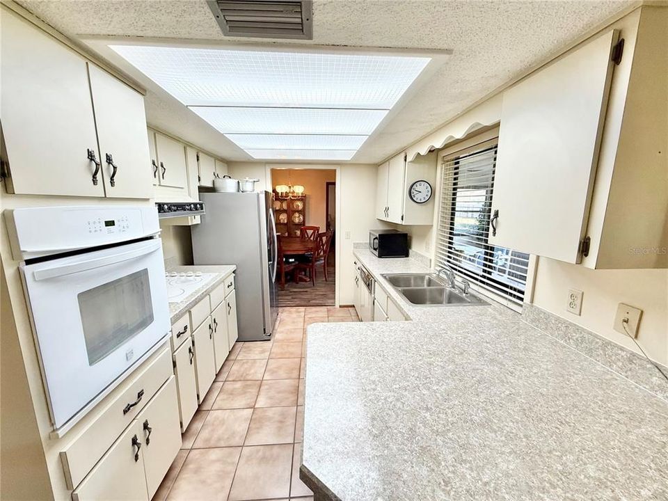 На продажу: $249,900 (2 спален, 2 ванн, 1483 Квадратных фут)