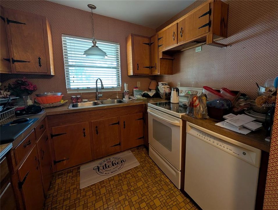 For Sale: $330,000 (3 beds, 2 baths, 1335 Square Feet)