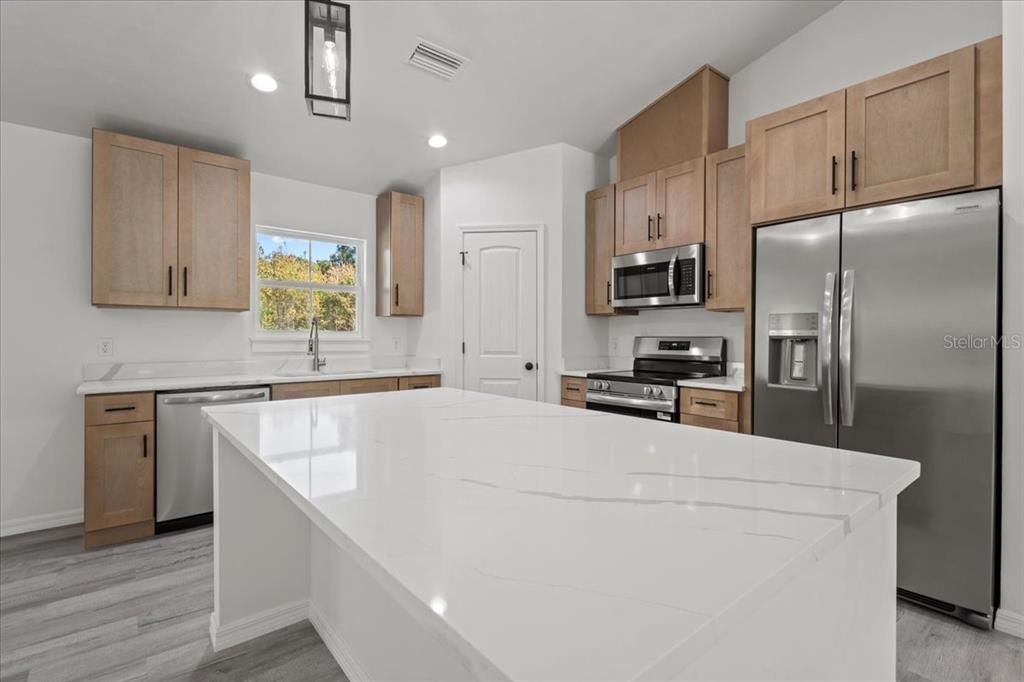 На продажу: $429,000 (3 спален, 2 ванн, 1804 Квадратных фут)