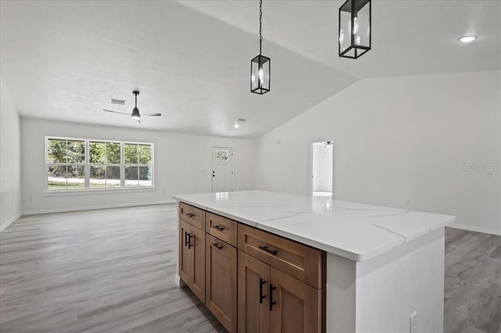 На продажу: $429,000 (3 спален, 2 ванн, 1804 Квадратных фут)