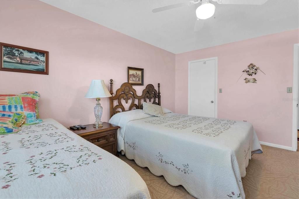 待售: $295,000 (2 贝兹, 2 浴室, 1350 平方英尺)