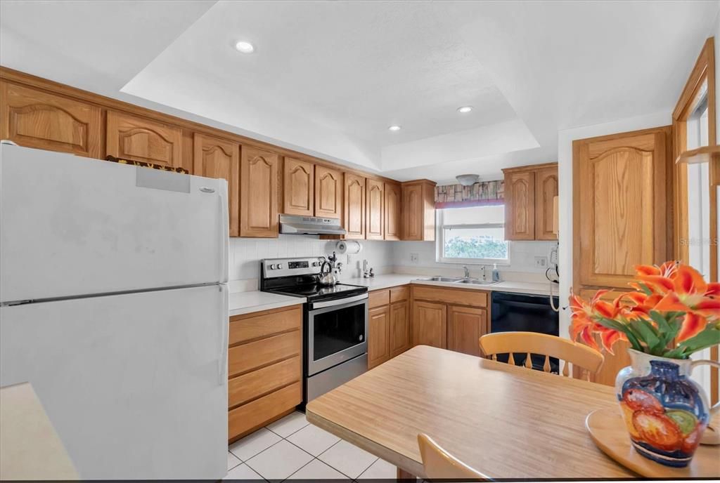 待售: $295,000 (2 贝兹, 2 浴室, 1350 平方英尺)