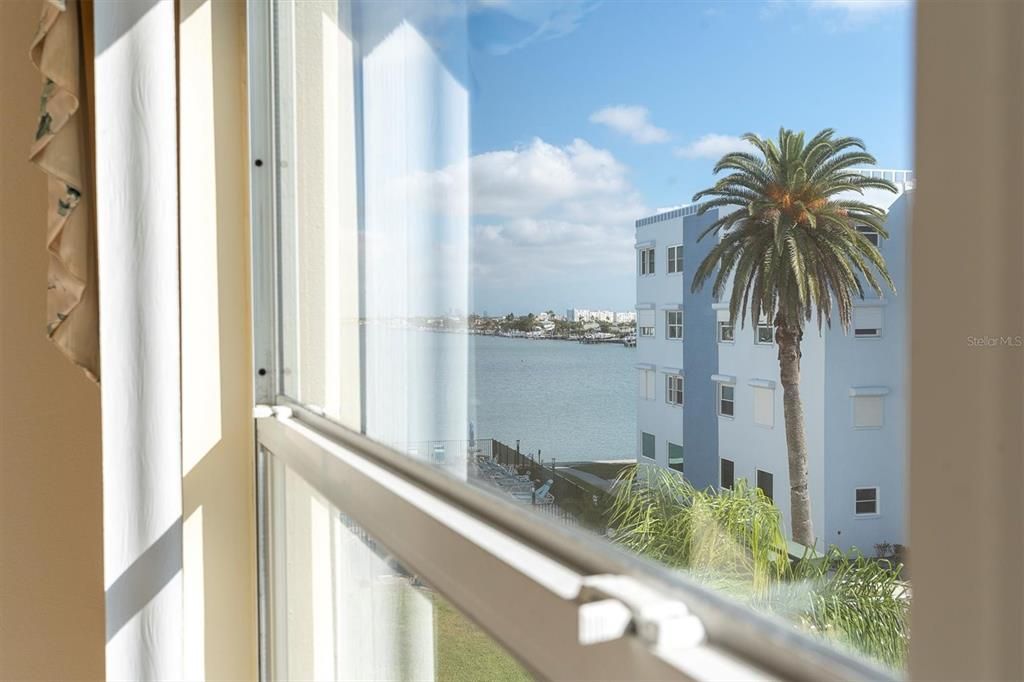 待售: $295,000 (2 贝兹, 2 浴室, 1350 平方英尺)