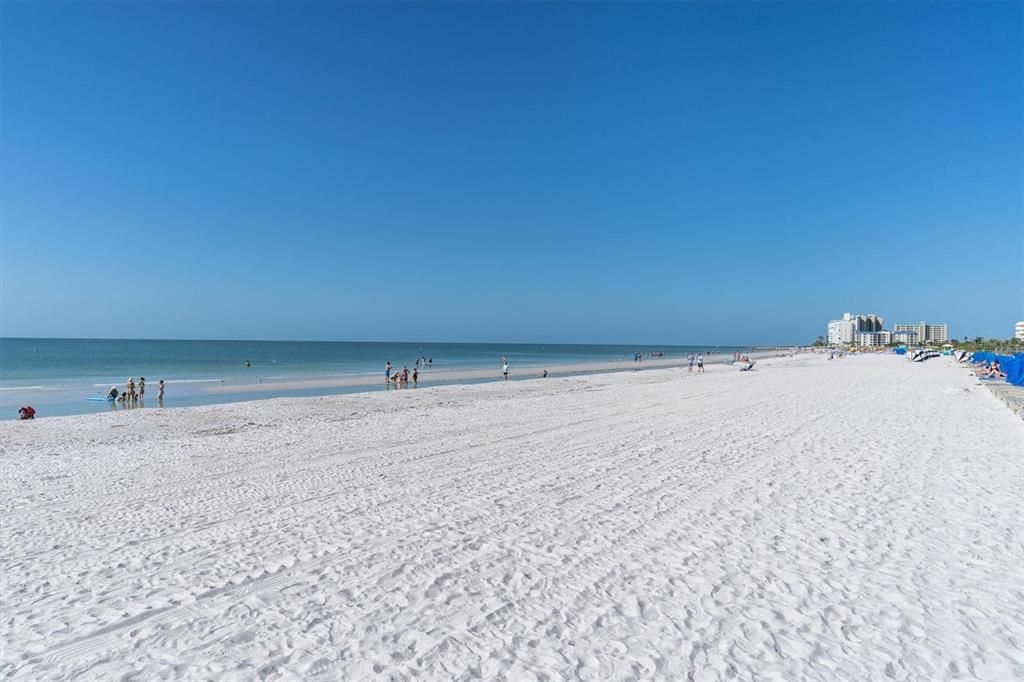 En Venta: $295,000 (2 camas, 2 baños, 1350 Pies cuadrados)