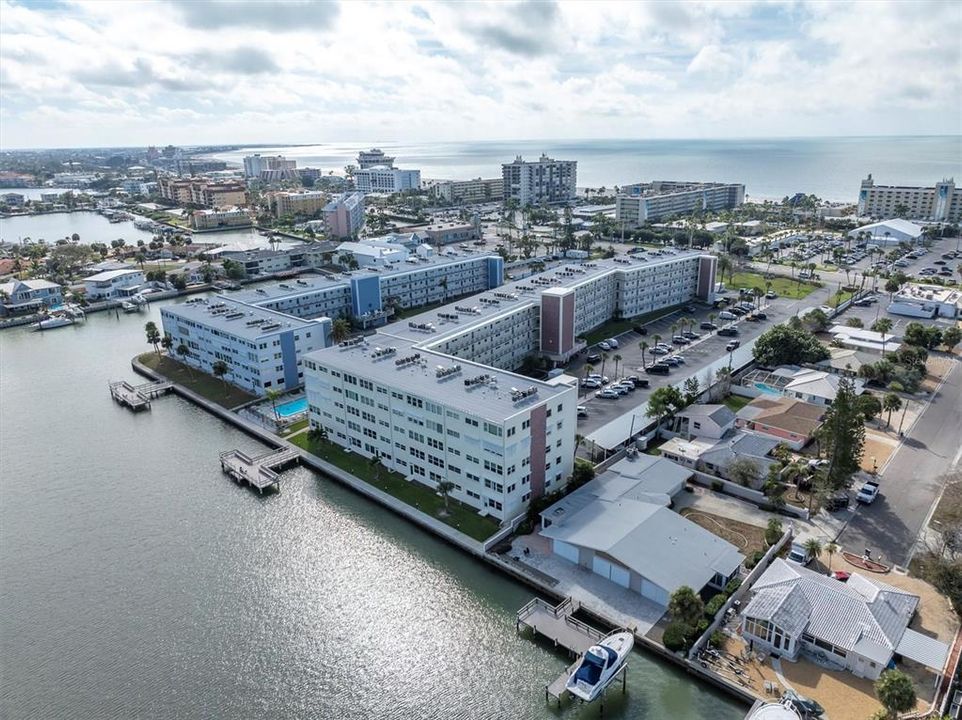 待售: $295,000 (2 贝兹, 2 浴室, 1350 平方英尺)