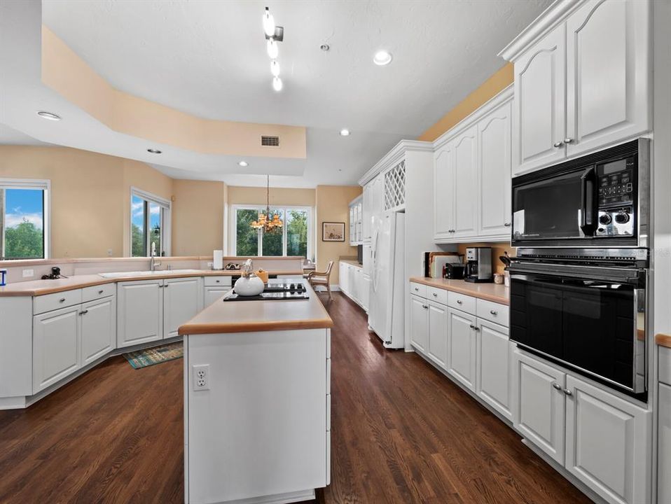 На продажу: $1,100,000 (3 спален, 2 ванн, 2813 Квадратных фут)