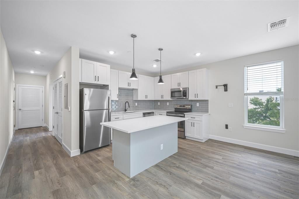 For Rent: $2,250 (1 beds, 1 baths, 740 Square Feet)