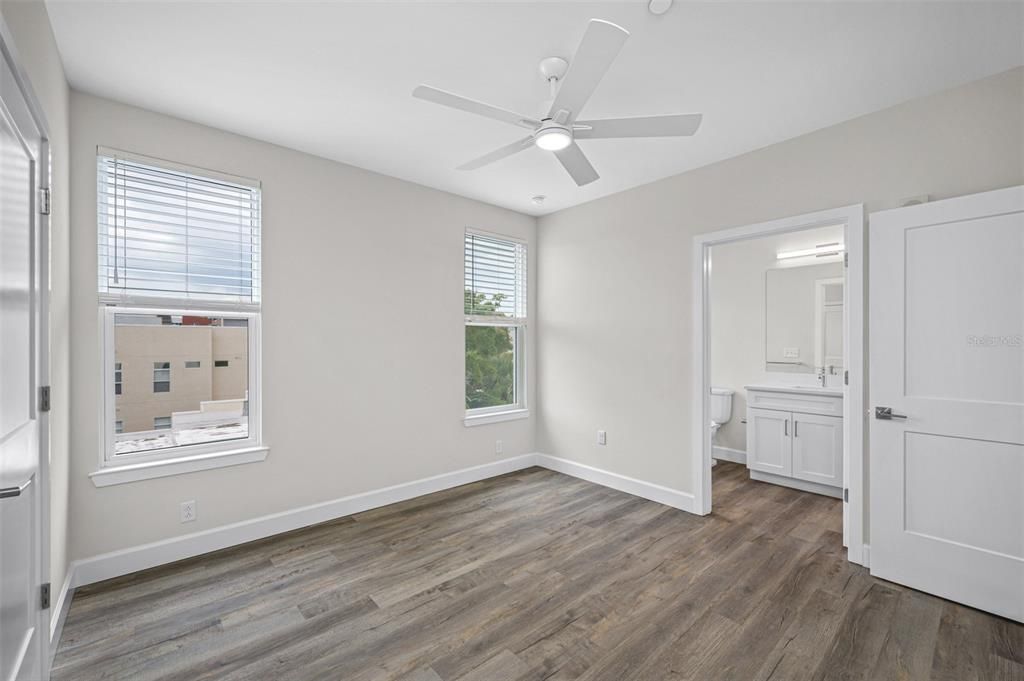 For Rent: $2,250 (1 beds, 1 baths, 740 Square Feet)