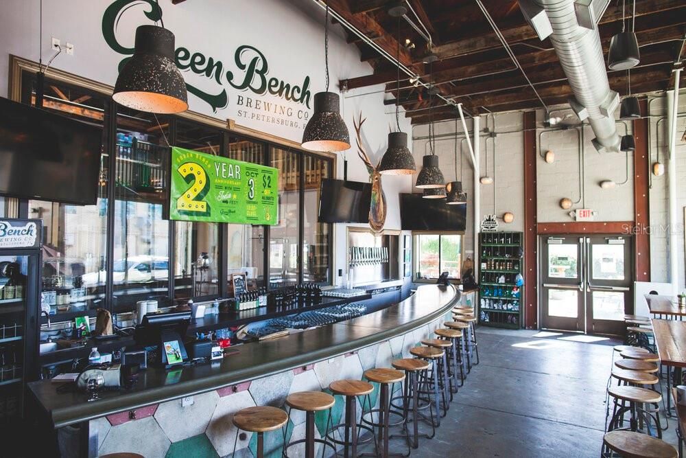 For Rent: $2,250 (1 beds, 1 baths, 740 Square Feet)