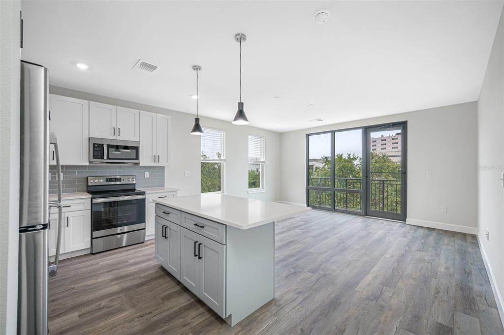 For Rent: $2,250 (1 beds, 1 baths, 740 Square Feet)