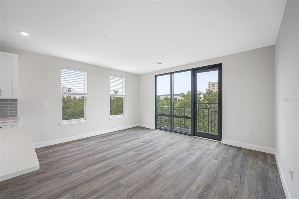 For Rent: $2,250 (1 beds, 1 baths, 740 Square Feet)