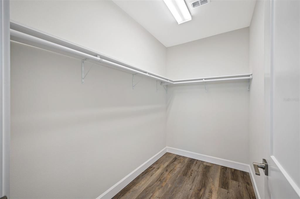 For Rent: $2,250 (1 beds, 1 baths, 740 Square Feet)