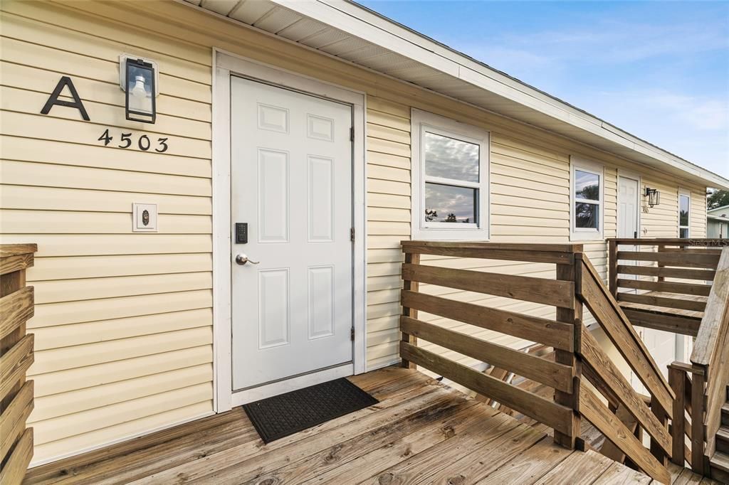 На продажу: $1,095,000 (4 спален, 0 ванн, 2204 Квадратных фут)