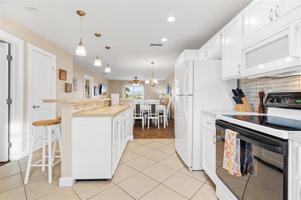 На продажу: $1,095,000 (4 спален, 0 ванн, 2204 Квадратных фут)