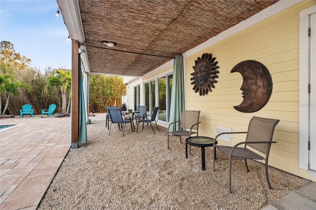 На продажу: $1,095,000 (4 спален, 0 ванн, 2204 Квадратных фут)