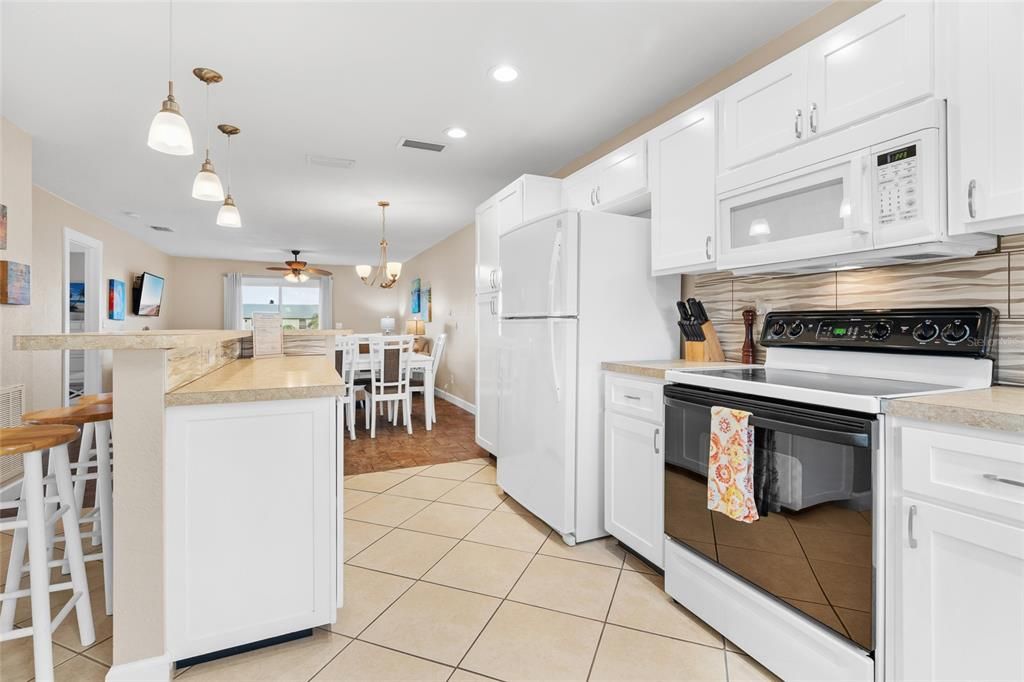 На продажу: $1,095,000 (4 спален, 0 ванн, 2204 Квадратных фут)