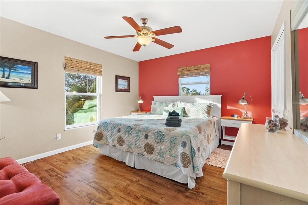 На продажу: $1,095,000 (4 спален, 0 ванн, 2204 Квадратных фут)