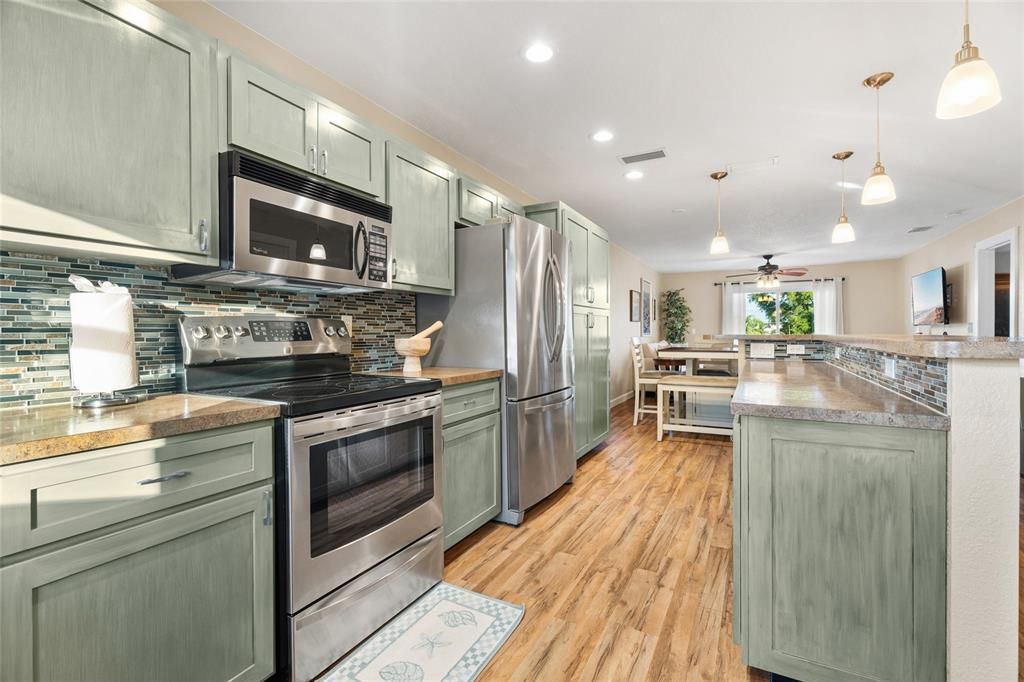 На продажу: $1,095,000 (4 спален, 0 ванн, 2204 Квадратных фут)