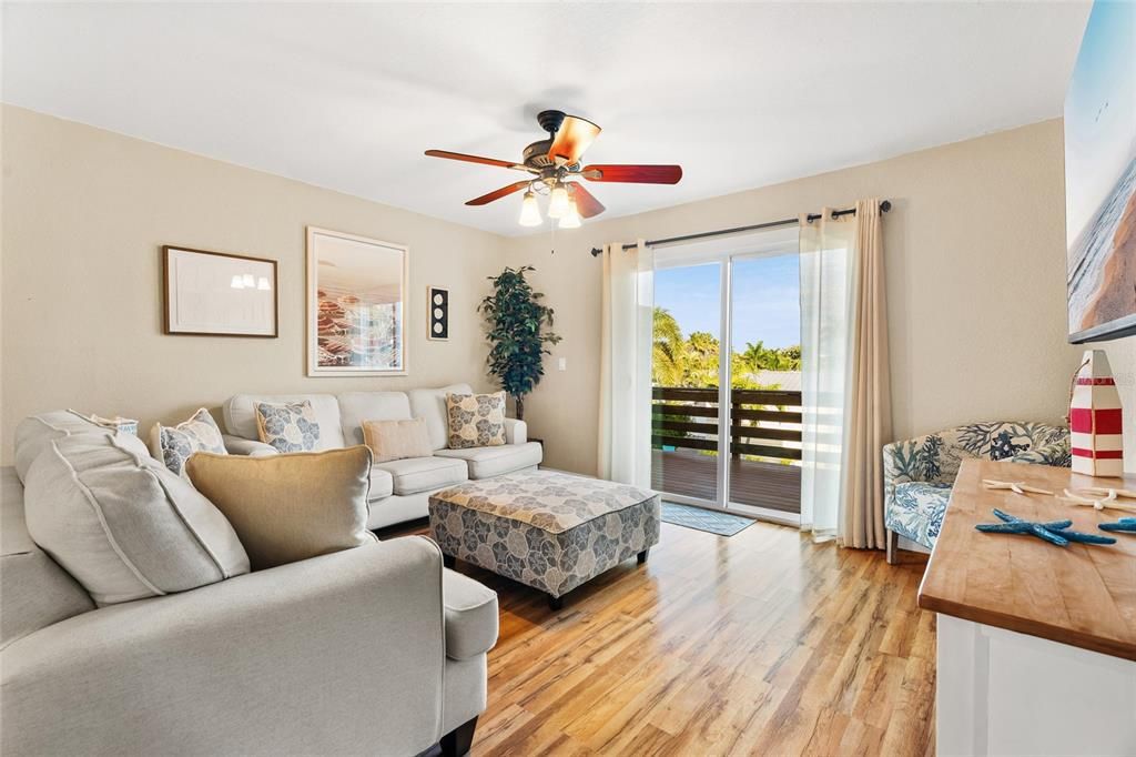 На продажу: $1,095,000 (4 спален, 0 ванн, 2204 Квадратных фут)