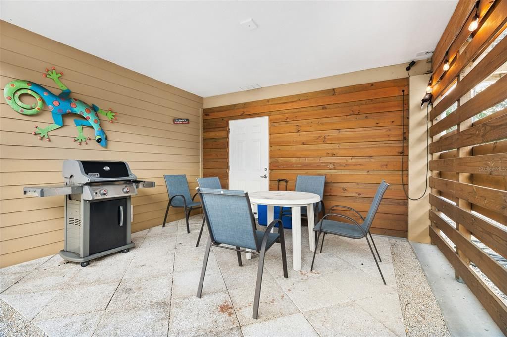 На продажу: $1,095,000 (4 спален, 0 ванн, 2204 Квадратных фут)