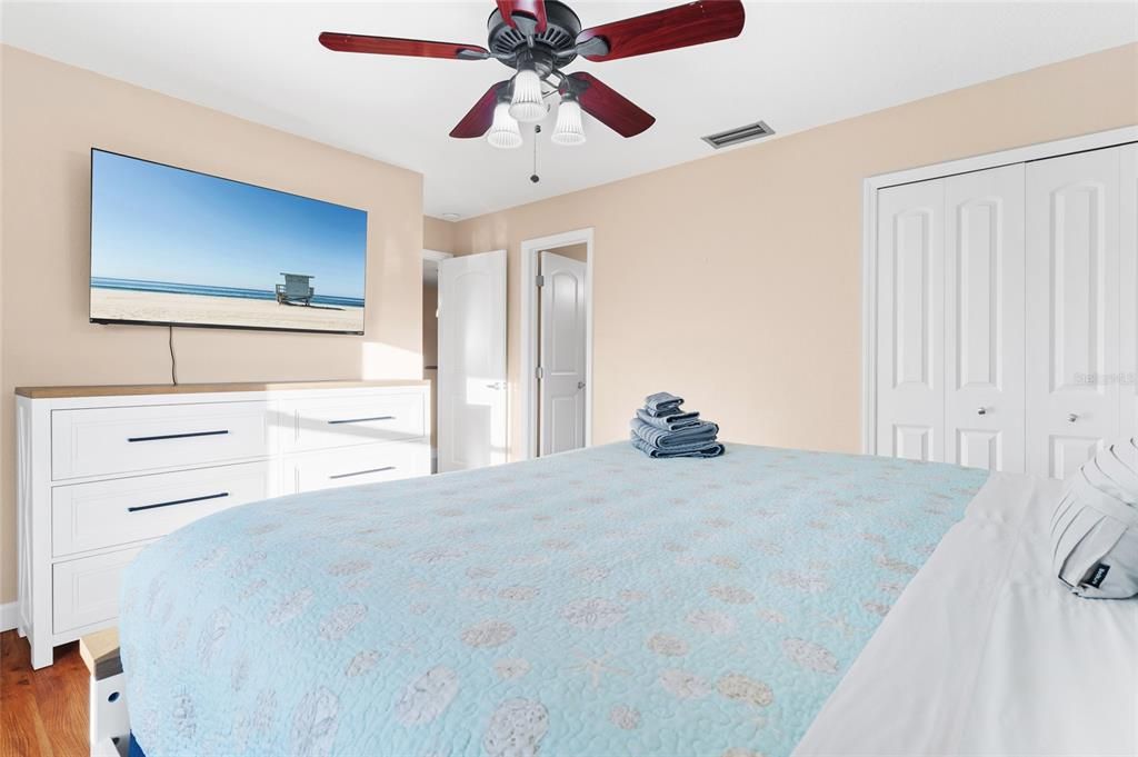 На продажу: $1,095,000 (4 спален, 0 ванн, 2204 Квадратных фут)