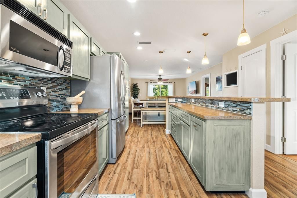 На продажу: $1,095,000 (4 спален, 0 ванн, 2204 Квадратных фут)