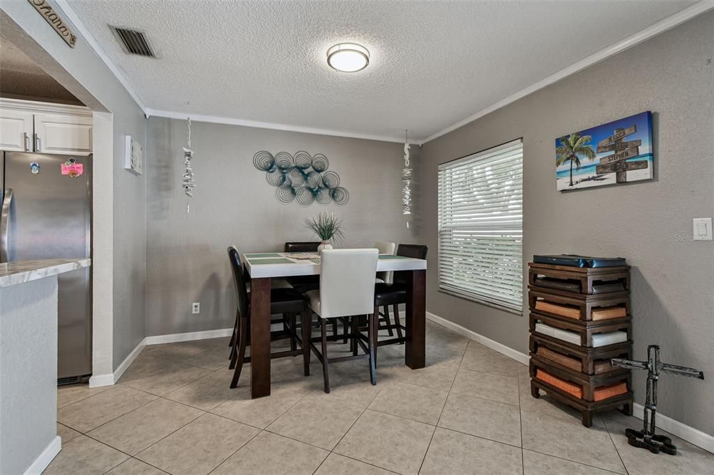 На продажу: $449,900 (3 спален, 2 ванн, 1214 Квадратных фут)