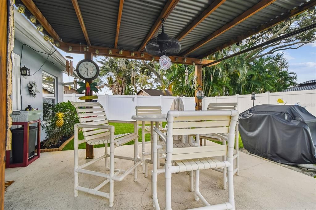 На продажу: $449,900 (3 спален, 2 ванн, 1214 Квадратных фут)