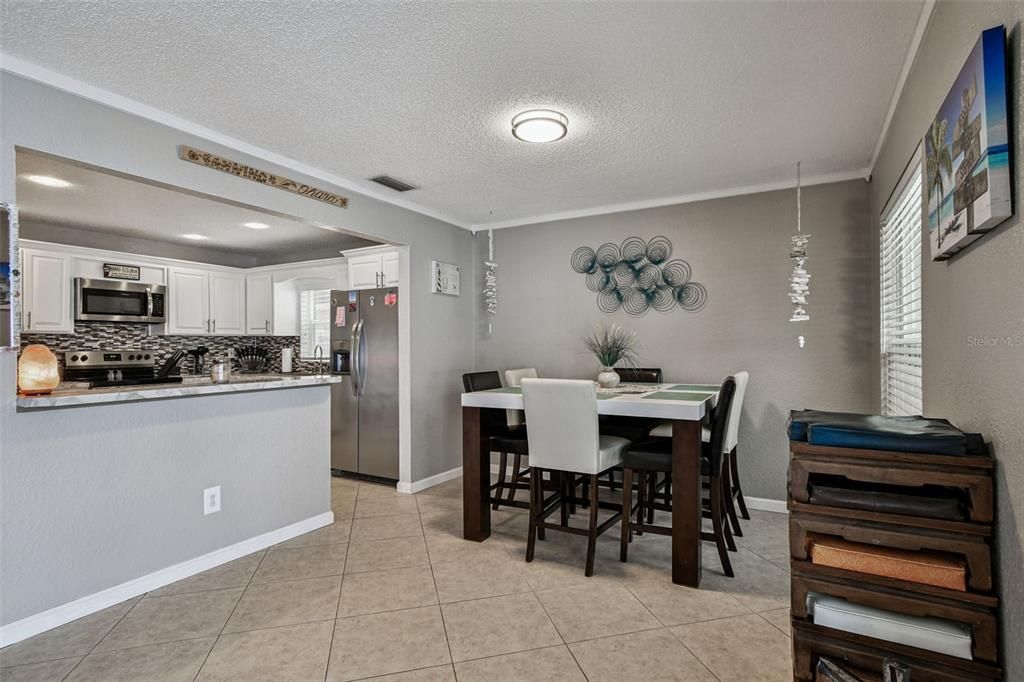 На продажу: $449,900 (3 спален, 2 ванн, 1214 Квадратных фут)