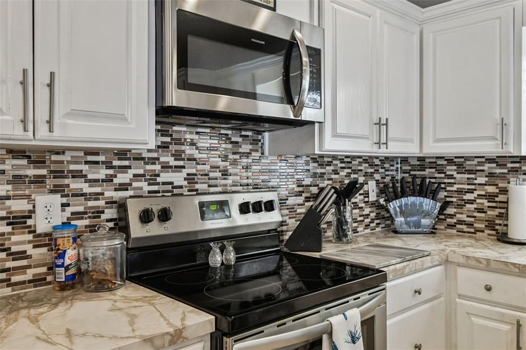 На продажу: $449,900 (3 спален, 2 ванн, 1214 Квадратных фут)