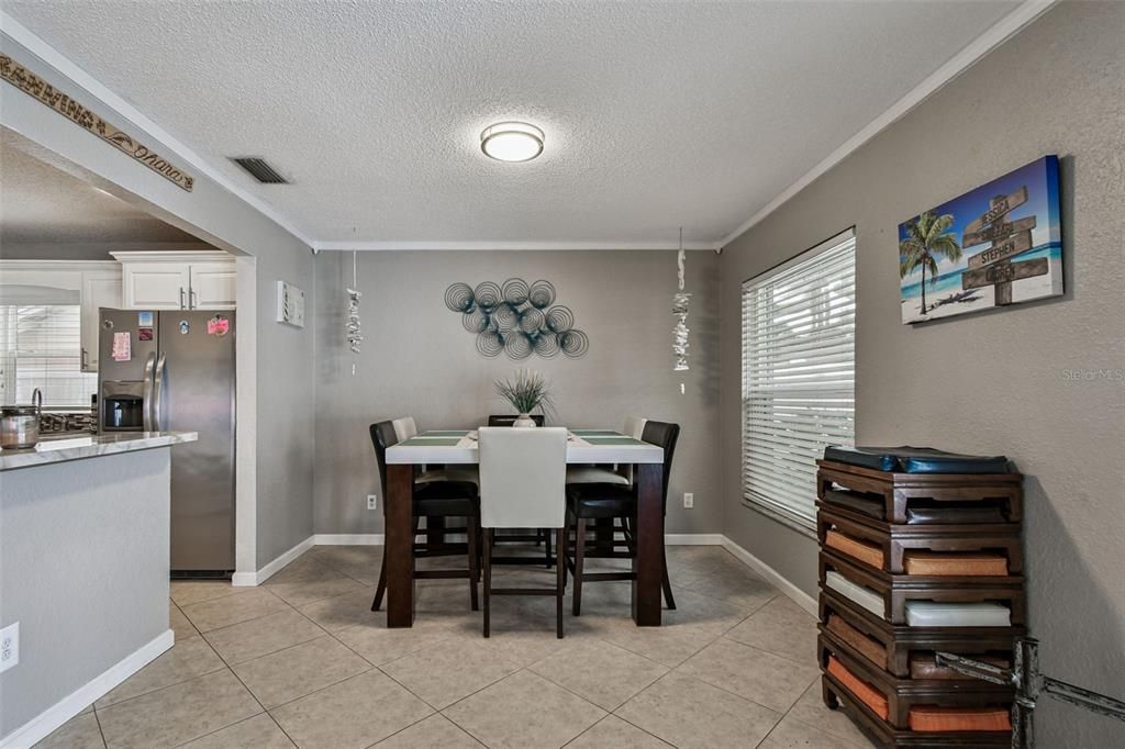 На продажу: $449,900 (3 спален, 2 ванн, 1214 Квадратных фут)