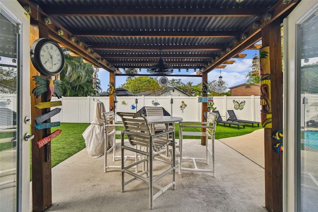 На продажу: $449,900 (3 спален, 2 ванн, 1214 Квадратных фут)