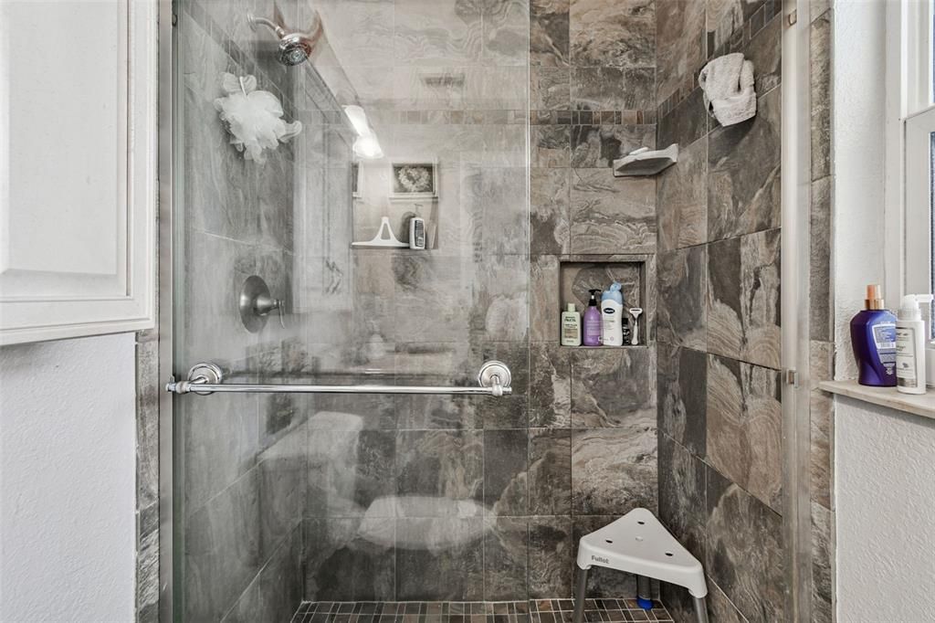 На продажу: $449,900 (3 спален, 2 ванн, 1214 Квадратных фут)