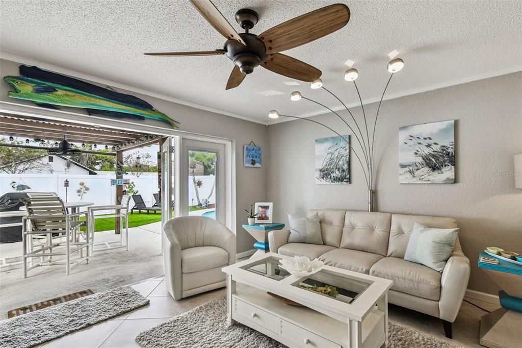 На продажу: $449,900 (3 спален, 2 ванн, 1214 Квадратных фут)