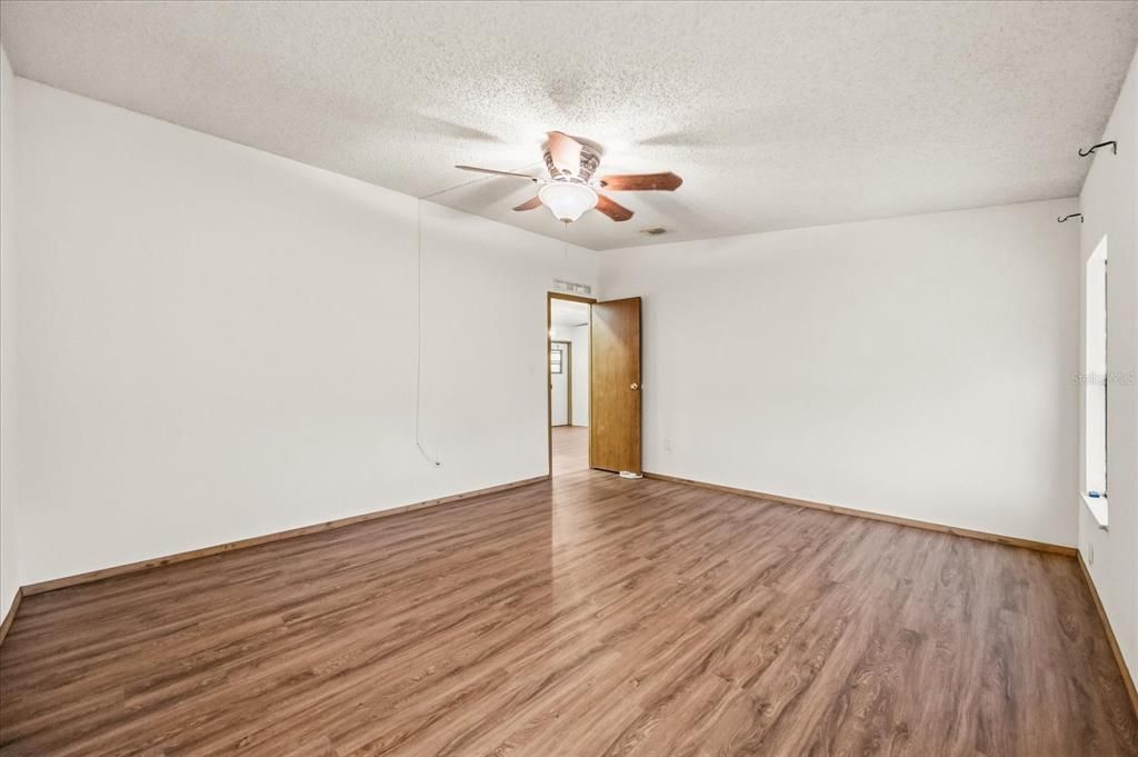 For Sale: $154,900 (2 beds, 2 baths, 1208 Square Feet)