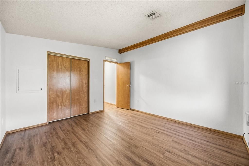 For Sale: $154,900 (2 beds, 2 baths, 1208 Square Feet)