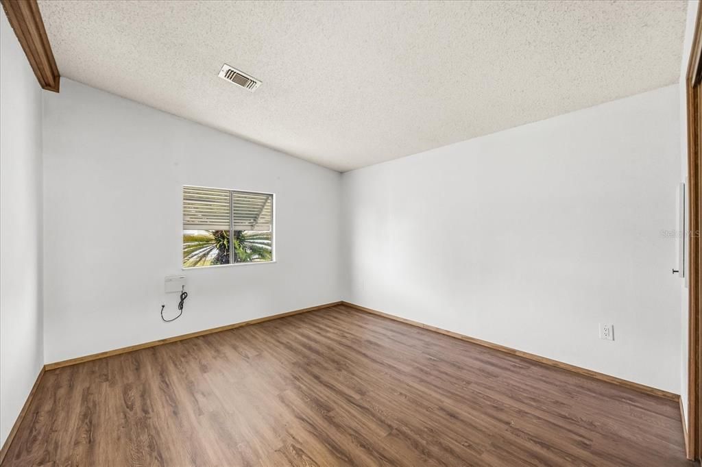 For Sale: $154,900 (2 beds, 2 baths, 1208 Square Feet)