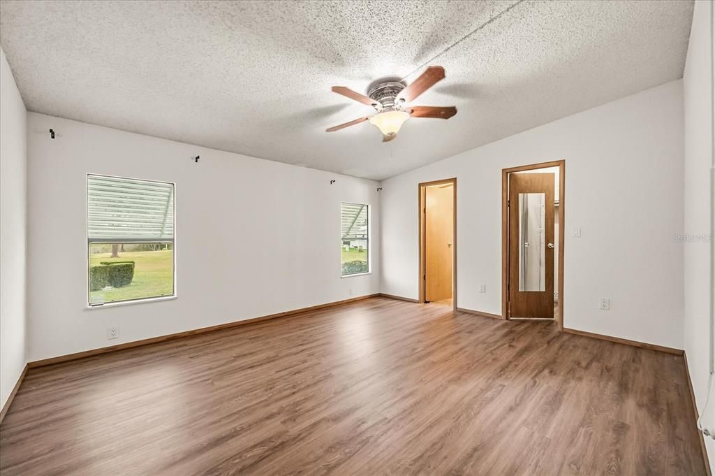 For Sale: $154,900 (2 beds, 2 baths, 1208 Square Feet)