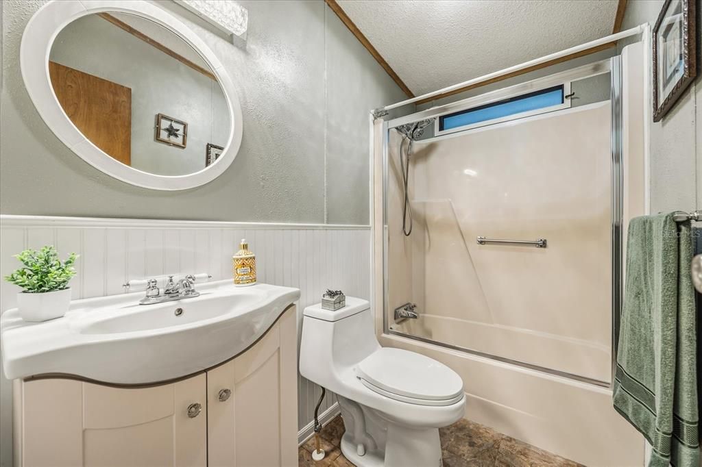 For Sale: $154,900 (2 beds, 2 baths, 1208 Square Feet)