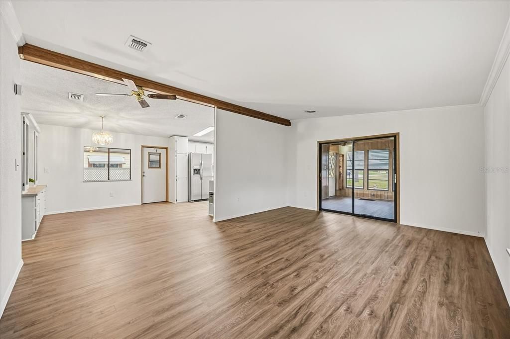 For Sale: $154,900 (2 beds, 2 baths, 1208 Square Feet)